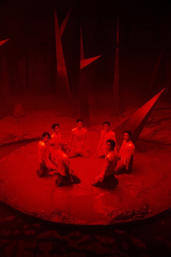 그룹 엔하이픈이 DESIRE : UNLEASH로 미국 빌보드 200 최신 차트에서 163위에 오르며 6주 연속 차트인에 성공했다./빌리프랩