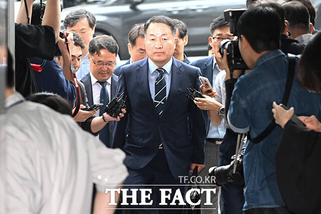 김계환 전 해병대사령관이 채상병 사건 수사방해 의혹과 관련 조사를 받기 위해 7일 오전 서울 서초구 순직해병특검 사무실로 향하고 있다. /장윤석 기자