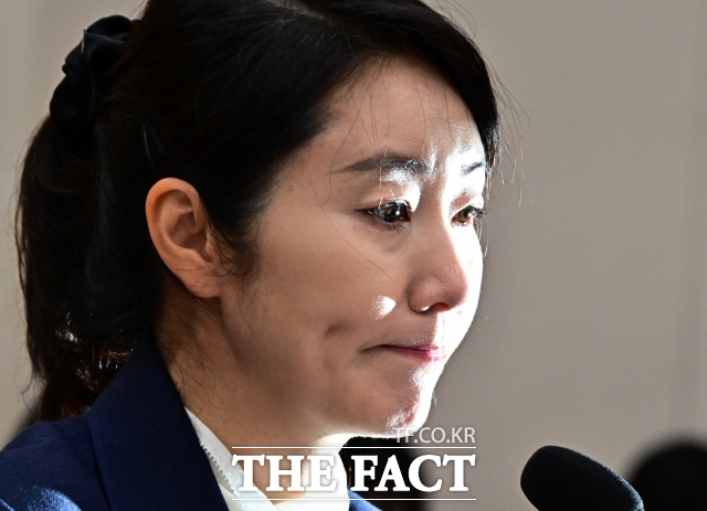 보좌진 갑질 의혹 등 각종 논란에 휩싸인 강선우 여성가족부 장관 후보자가 23일 자진사퇴 의사를 밝혔다. 이재명 대통령이 지명한 지 한 달 만이다. /배정한 기자