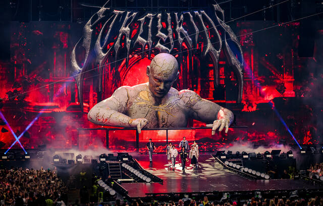 아이엔은 정말 꿈같은 이틀이었다. 축구 경기 보는 걸 좋아해서 프리미어리그를 챙겨보던 꼬마가 커서 토트넘 핫스퍼 스타디움에서 공연을 하고 있다는 게 믿기지 않는다고 소감을 말했다. /JYP엔터