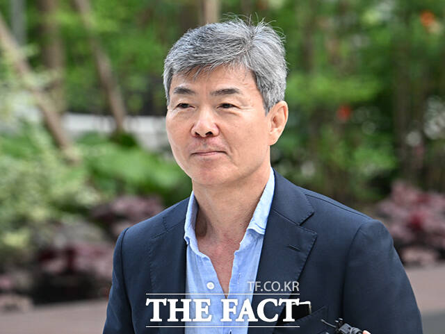 이종호 전 블랙펄인베스트 대표가 23일 오전 서울 종로구 KT광화문빌딩 웨스트에 마련된 민중기 특검 사무실에 출석하고 있다. /박헌우 기자