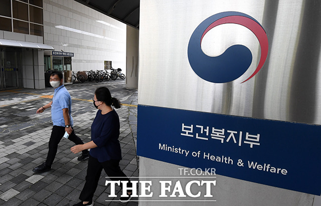 보건복지부가 70여개 복지제도 대상자 선정과 수급액 기준선인 기준중위소득을 결정하는 중앙생활보장위원회(중생보위) 회의 내용 공개를 검토한다. 사진은 세종시 정부세종청사 보건복지부/세종=임영무 기자