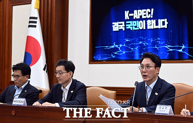 김민석 국무총리는 23일 경주 아시아태평양경제협력체(APEC) 정상회의 100일을 앞두고 새 정부가 이어받은 APEC 준비 대차대조표는 부실하고 성공은 미지수라고 밝혔다. /임영무 기자