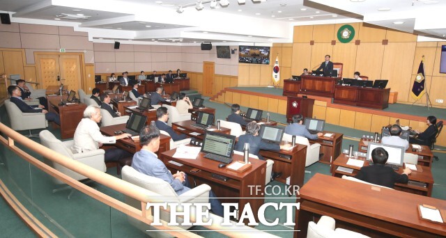 23일 정읍시의회는 제305회 임시회 제2차 본회의에서 정읍시 청년 기본 조례 일부개정조례안 등 13건의 안결 가결 후 예산결산특별위원회 위원을 선임하고 임시회를 마무리했다. /정읍시의회