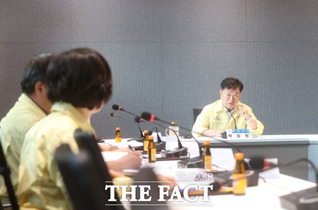 박승원 광명시장이 여름철 화재 예방 대책 회의를 주재하고 있다./광명시