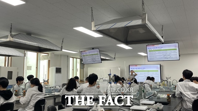 서울 동대문구(구청장 이필형)는 여름방학 기간인 오는 24일부터 내달 4일까지 관내 고등학생을 대상으로 지역 대학과 연계한 대학 학과 체험 프로그램을 운영한다고 23일 밝혔다./동대문구