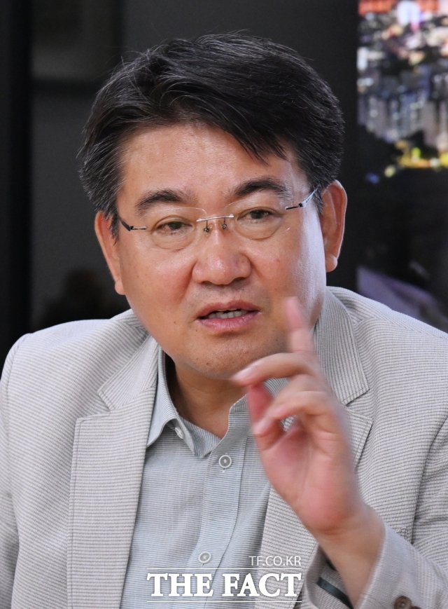 오승록 노원구청장이 21일 오후 서울 노원구청 집무실에서 <더팩트>와 인터뷰하고 있다./이새롬 기자