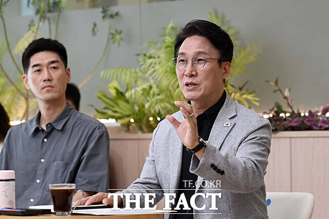 김민석 국무총리가 24일 오후 서울 성동구 상상플래닛에서 열린 제1차 K-토론나라 미래대화 1·2·3에 참석해 모두발언을 하고 있다. /청사사진기자단