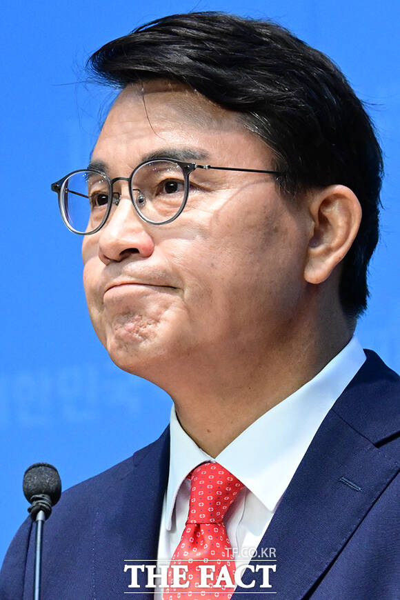 윤상현 국민의힘 의원이 24일 오전 서울 여의도 국회 소통관에서 기자회견을 열고 최근 논란이 된 자유공화 리셋코리아 토론회 등에 대해 대국민 사과하고 있다. /국회=남윤호 기자