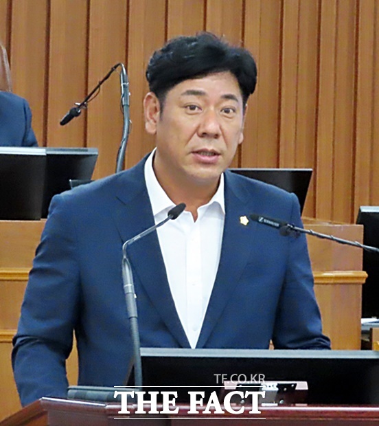 이태모 의원이 24일 본회의장에서 논산시의회 제265회 임시회 5분 자유발언을 하고 있다. /김형중 기자