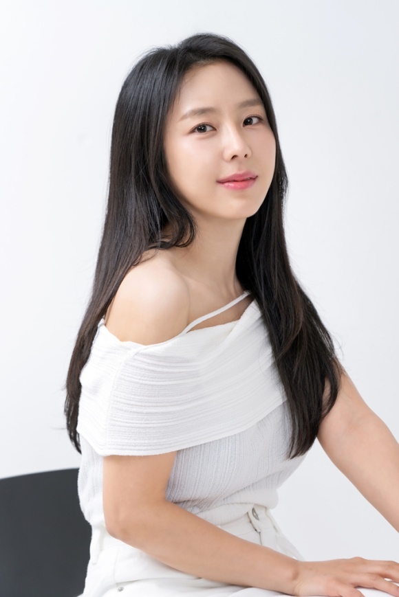 예원은 최근 디즈니+ 오리저널 시리즈 나인 퍼즐에 출연해 안정적인 연기를 선보이며 배우로서도 호평을 받았다./엔터세븐