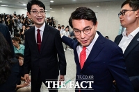  윤상현, '주진우 당대표 출마'에 어깨 두드리며 격려 [TF포착]