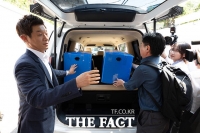  한덕수 전 총리 자택 압수품 옮기는 내란 특검 [포토]