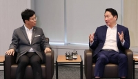  최태원 회장, 노동부 장관 만나 