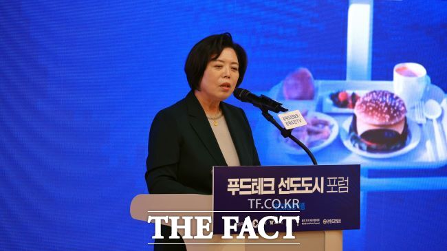 신계용 과천시장이 푸드테크 선도도시 포럼에서 축사하고 있다./과천시