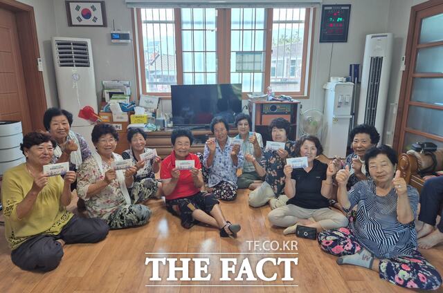 보성군이 찾아가는 서비스를 통해 민생회복 소비쿠폰을 지급하고 있다. /보성군