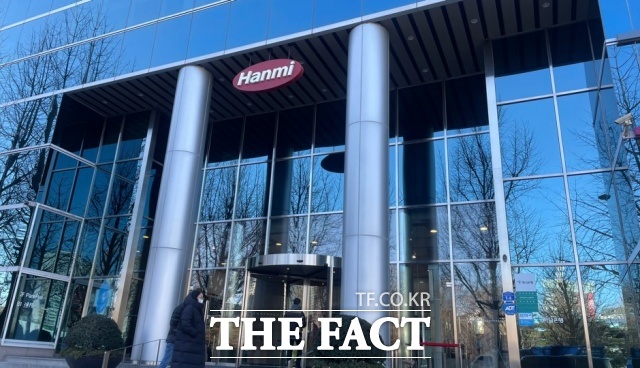 한미그룹이 25일 지주사 한미사이언스와 핵심 사업회사인 한미약품의 2분기 잠정 실적을 공시했다. /서다빈 기자