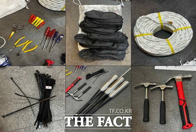 12·3 비상계엄 당시 중앙선거관리위원회 직원 체포 임무를 맡은 정보사령부 요원들이 직원들에게 공포를 유발하기 위해 복면과 케이블타이를 사전에 준비했다는 법정 증언이 나왔다. 검찰 특수본이 지난해 12월 27일 김용현 전 국방부장관 기소를 발표하며 선관위 직원 체포조가 준비한 도구 사진을 공개했다. /검찰 특수본