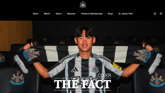 한국인 20번째로 EPL 구단에 입단한 박승수가 24일 현지에서 입단식을 갖고 최고의 선수가 되기 위해 모든 것을 바치겠다며 각오를 밝혔다./뉴캐슬