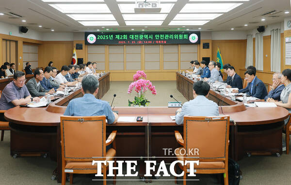 대전시가 25일 안전관리위원회를 개최하고 2025 대전 0시 축제 전반에 대한 안전관리계획을 심의했다./대전시