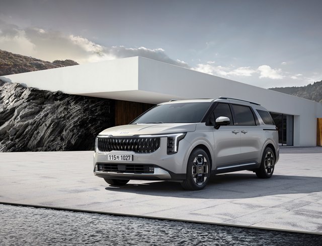 기아는 2분기 매출액 29조3496억원, 영업이익 2조7648억원, 당기순이익 2조2682억원을 기록했다. The 2025 카니발 외장. /기아