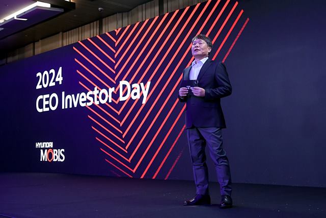 현대모비스는 올해 2분기 연결 기준 매출액 15조9362억원, 영업이익 8700억원, 당기순이익 9345억원을 기록했다고 25일 밝혔다. 이규석 현대모비스 사장. /현대모비스