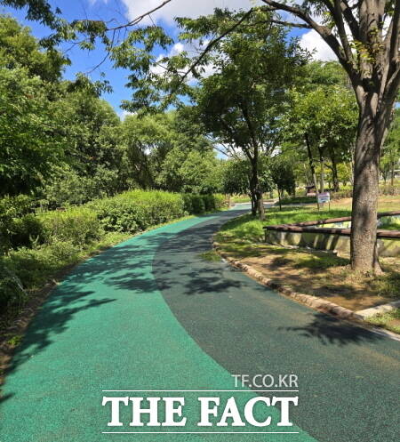 신정호정원 복구가 완료되어 시민 맞을 준비를 마쳤다./아산시