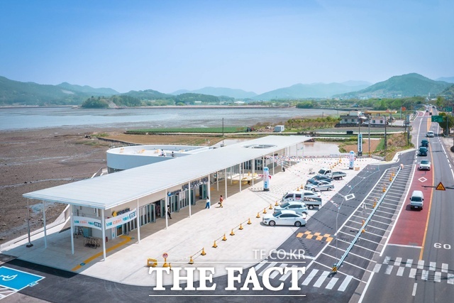 남해군이 로컬푸드 직매장을 연중무휴로 시범 운영한다. /남해군