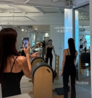 박수진, 깜짝 근황 포착…여전한 미모 자랑