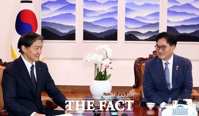 우원식 국회의장이 지난 9일 서울 구로구 서울남부구치소에서 수감 중인 조국 조국혁신당 전 대표를 특별면회한 것으로 알려졌다. /뉴시스