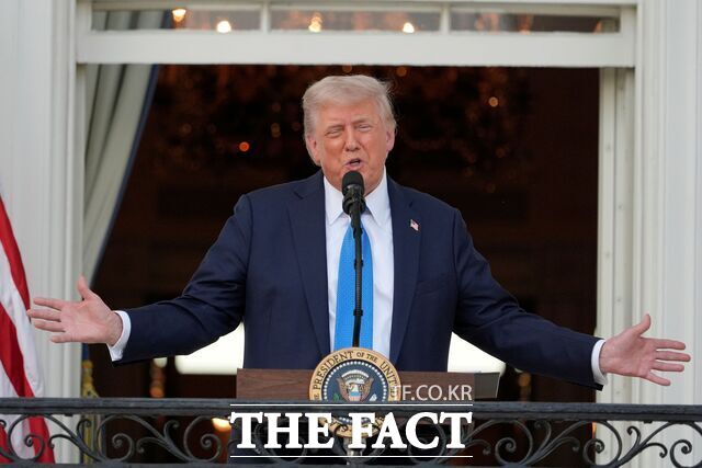 도널드 트럼프 미국 대통령의 국정 지지율이 재선 이후 가장 낮은 37%를 기록했다. /AP. 뉴시스