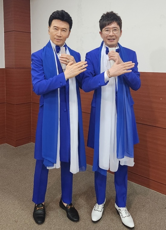 부영이는 수 십년 전부터 친동생처럼 가깝게 지내온 후배. 강진(왼쪽)과 이부영(오른쪽)의 대중적 인지도는 하늘 땅의 차이지만 형님 아우의 인간적 교감은 더 끈끈하다. /GMTV