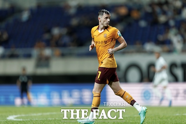 선두 전북현대를 무너뜨릴 수 있는 광주FC의 저격병 아사니./K리그