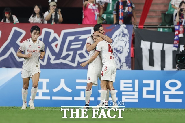 최근 2경기에서 3골로 활약하며 수원FC의 상승세에 불을 붙인 윌리안의 골 세리머니./K리그