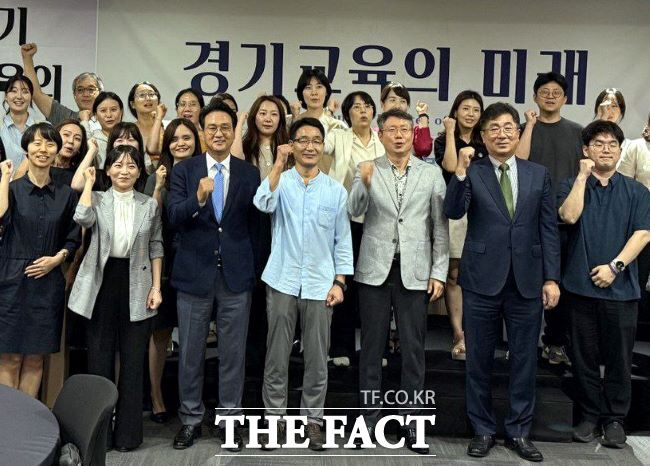 경기미래교육 포럼에 참석한 안민석 교수, 박효진 대표, 박선형 동국대 사범대학장, 성기선 교수. 앞줄 왼쪽 3번째부터 /수원=김동선 기자