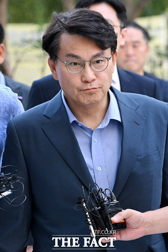 공천 개입 의혹 김건희 특검 출석하는 윤상현 국민의힘 의원.