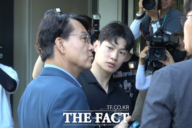 윤상현 국민의힘 의원이 27일 김건희 특검 조사를 받기 위해 서울 종로구 광화문 kt웨스트 사무실로 출석하고 있다. /광화문=김민지 기자