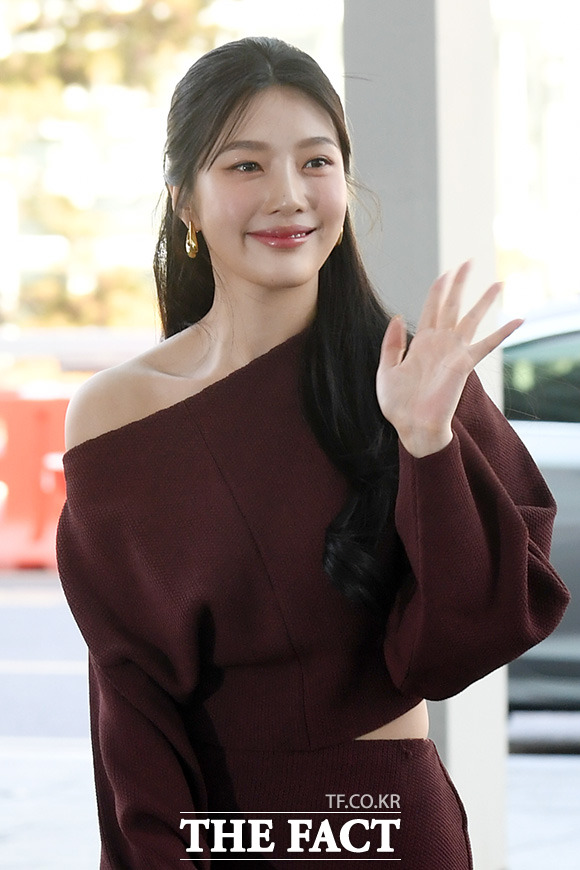 레드벨벳 조이가 오는 8월 18일 첫 솔로 미니 앨범 From JOY, with Love를 발매한다. /더팩트 DB