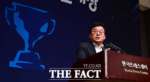 박종현 한국기자협회장이 축사를 하고 있다.