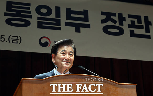 북한이 이재명 정부 출범 55일 만에 내놓은 첫 공식 입장이 적대적 두 국가 기조 재확인에 그친 가운데, 정동영 통일부 장관은 한미연합훈련 조정을 이재명 대통령에게 건의하겠다고 밝혔다. /임영무 기자