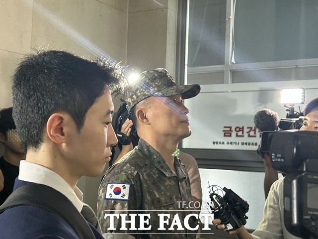 박진희 전 국방부장관 군사보좌관(소장)이 28일 오전 서울 서초구 채상병 사건 외압 의혹을 수사하는 이명현 특별검사팀 사무실에 출석하고 있다. /김해인 기자