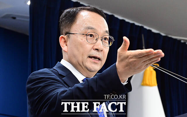 구병삼 통일부 대변인이 28일 오전 서울 종로구 정부서울청사에서 열린 정례브리핑에 참석해 북한 김여정 담화와 관련해 입장을 밝히고 있다. /임영무 기자