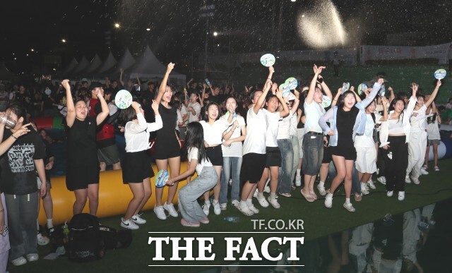 한여름의 젊음 축제 2025 정읍물빛축제가 내달 8일부터 10일까지 정읍천 어린이 축구장 일원에서 펼쳐진다. / 정읍시