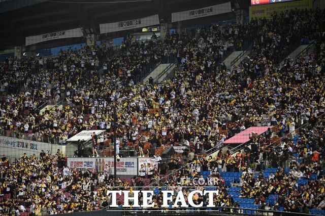 최고의 스포츠·엔터테인먼트 콘텐츠로 떠오른 프로야구는 올해 1200만 관중 동원이 유력하다./박헌우 기자