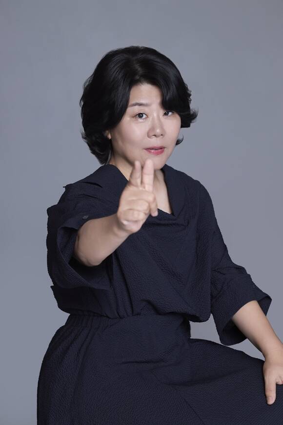 배우 이정은이 영화 좀비딸 개봉을 기념해 <더팩트>와 인터뷰를 진행했다. /NEW