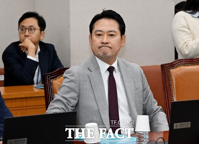 장동혁 국민의힘 의원은 지난 23일 오전 국회 박물관에서 기자회견을 열고 보수의 새로운 길을 만들겠다며 이제라도 국민의힘 107명 의원을 단일대오로 만들어 헌정 질서 파괴하는 민주당과 이재명 정부와 제대로 싸우게 만드는 것이 혁신의 시작이라고 강조했다. /국회=배정한 기자