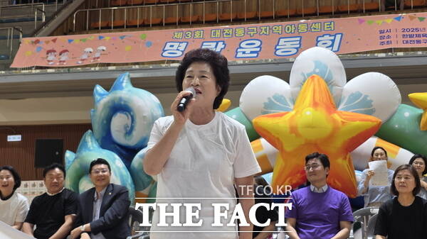 오관영 대전 동구의회 의장이 28일 열린 대전 동구지역아동센터 제3회 명랑운동회에 참석해 축사를 하고 있다./정예준 기자