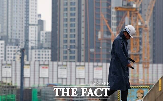 건설현장 사망사고가 잇따르자 국회에서 규제·예방 법안들이 쏟아지고 있다. 업계는 촉각을 곤두세우고 있다. /뉴시스