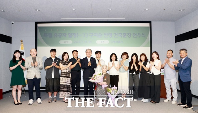 의령 출신 독립운동가 일정 구여순(1896~1946)의 맏딸을 포함한 14명의 후손이 찾아왔다./의령군