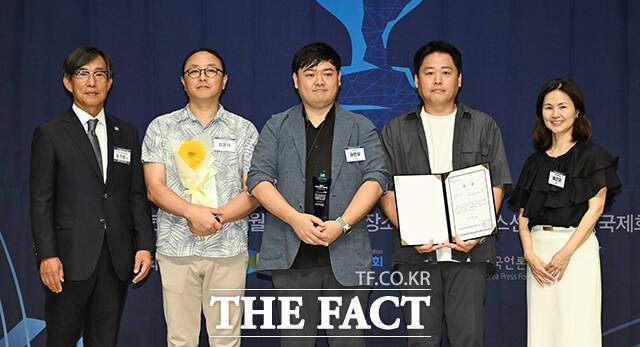 보도 부문 지역 우수상 수상한 더스쿠프.